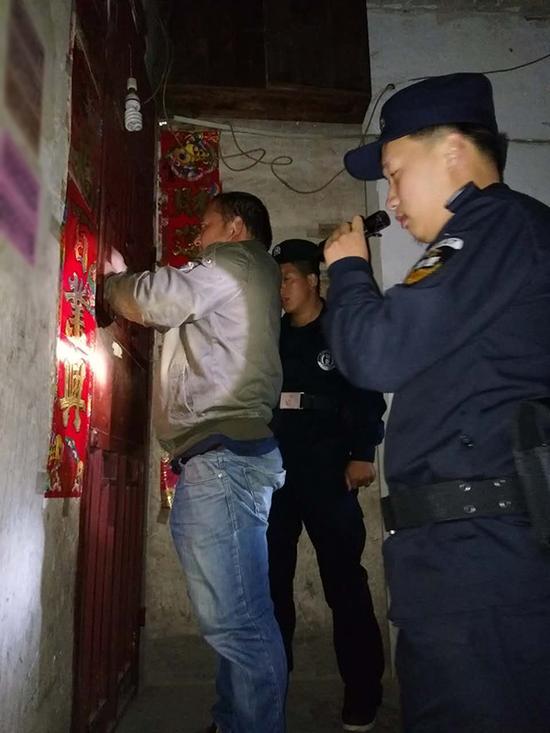 武威粗心妈妈误将幼女锁家中 