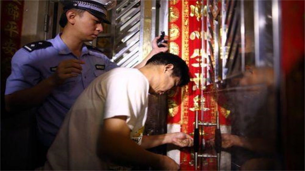 武威请开锁师傅开了锁后，师傅